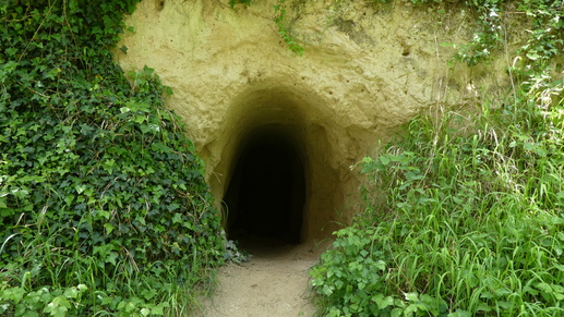 Tunnel dans la terre